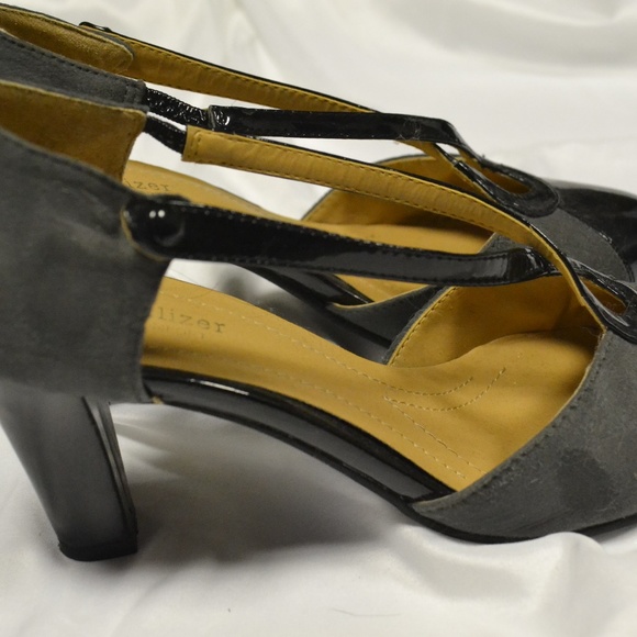 Naturalizer Patent Leather and suede heels. - Picture 5 of 6